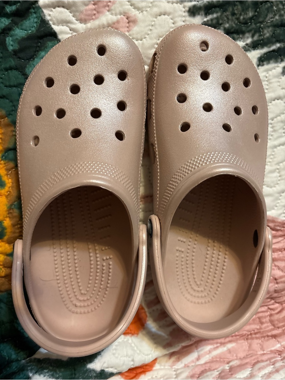 CROCS Classic Clog in Dusty Pink
